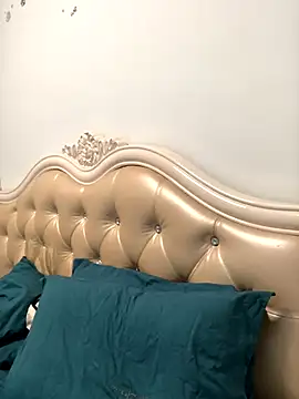 Mile-m online show from 11.02.25