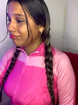 Snapshot of Latina_Sarai chatting on 10.06.25 Latina Sarai online show from 10.06.25