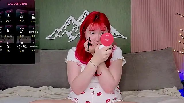 Klee Love online show from 10.05.25