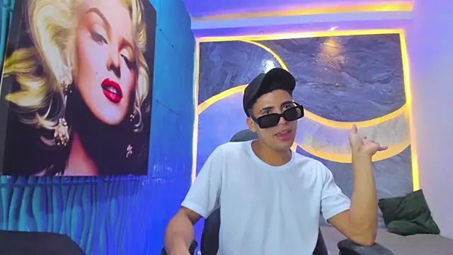 Play boys Hot2 online show from 10.27.25