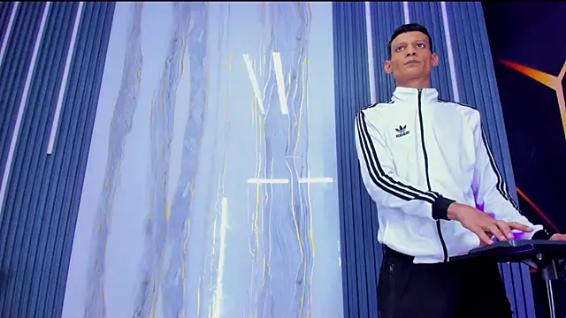 Play boys Hot2 online show from 11.24.25