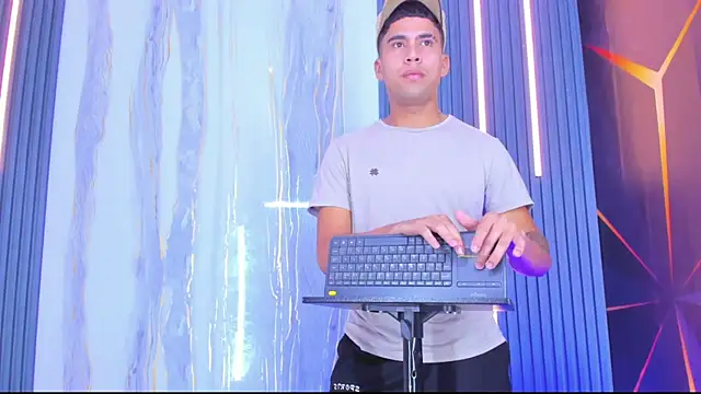 Play boys Hot2 online show from 11.29.25