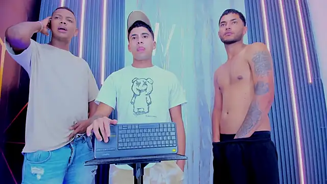 Play boys Hot2 online show from 11.30.25