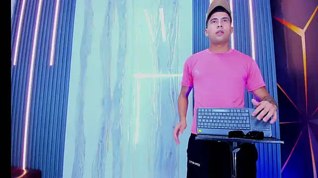 Play boys Hot2 online show from 12.01.25