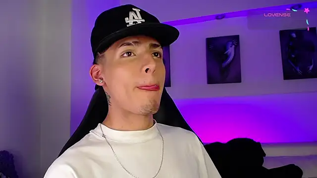 Snapshot of MateoMitchell chatting on 02.08.26 MateoMitchell online show from 02.08.26