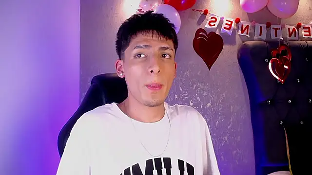 Snapshot of MateoMitchell chatting on 02.12.26 MateoMitchell online show from 02.12.26