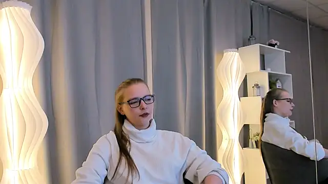 Snapshot of NohemiGilsdorf chatting on 10.05.25 NohemiGilsdorf online show from 10.05.25