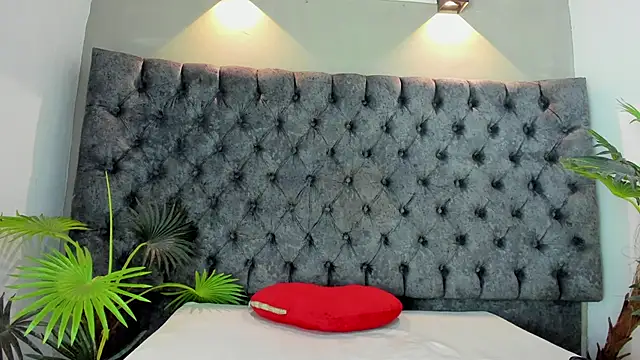 COMPTON 01 online show from 11.27.25