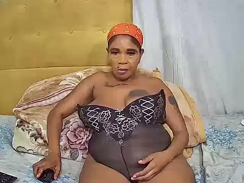 QueenLady7 online show from 10.04.25