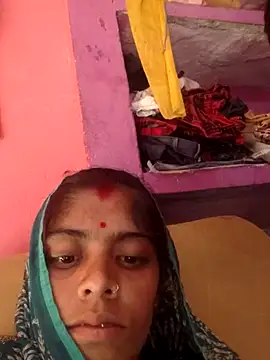 Snapshot of CWEETY-12 chatting on 10.08.25 CWEETY-12 online show from 10.08.25