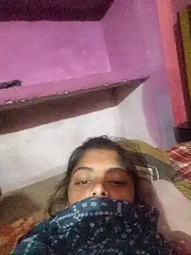 Snapshot of CWEETY-12 chatting on 10.11.25 CWEETY-12 online show from 10.11.25