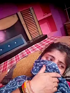 Snapshot of CWEETY-12 chatting on 10.16.25 CWEETY-12 online show from 10.16.25