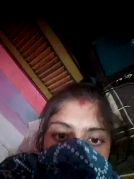 Snapshot of CWEETY-12 chatting on 10.17.25 CWEETY-12 online show from 10.17.25