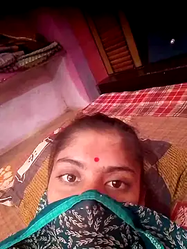 Snapshot of CWEETY-12 chatting on 10.18.25 CWEETY-12 online show from 10.18.25