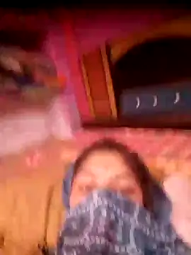 Snapshot of CWEETY-12 chatting on 10.19.25 CWEETY-12 online show from 10.19.25