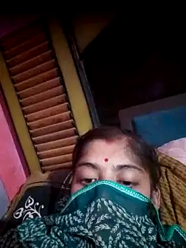 Snapshot of CWEETY-12 chatting on 10.21.25 CWEETY-12 online show from 10.21.25