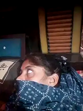 Snapshot of CWEETY-12 chatting on 10.21.25 CWEETY-12 online show from 10.21.25