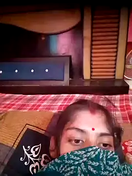 Snapshot of CWEETY-12 chatting on 10.22.25 CWEETY-12 online show from 10.22.25