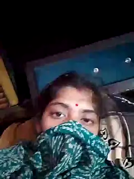 Snapshot of CWEETY-12 chatting on 10.22.25 CWEETY-12 online show from 10.22.25