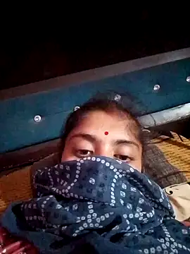 Snapshot of CWEETY-12 chatting on 10.25.25 CWEETY-12 online show from 10.25.25