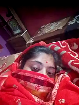 Snapshot of CWEETY-12 chatting on 10.27.25 CWEETY-12 online show from 10.27.25