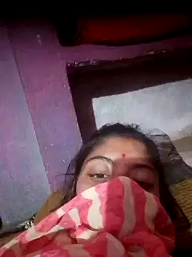 Snapshot of CWEETY-12 chatting on 10.31.25 CWEETY-12 online show from 10.31.25