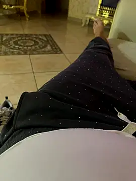 Snapshot of Bionda19 chatting on 10.20.25 Bionda19 online show from 10.20.25