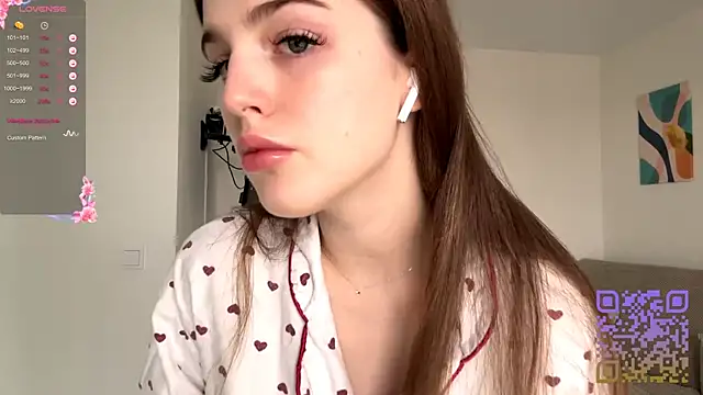 Snapshot of GilySuper chatting on 10.29.25 GilySuper online show from 10.29.25