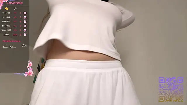 Snapshot of GilySuper chatting on 11.06.25 GilySuper online show from 11.06.25