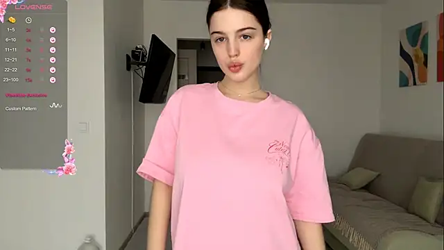 Snapshot of GilySuper chatting on 11.28.25 GilySuper online show from 11.28.25