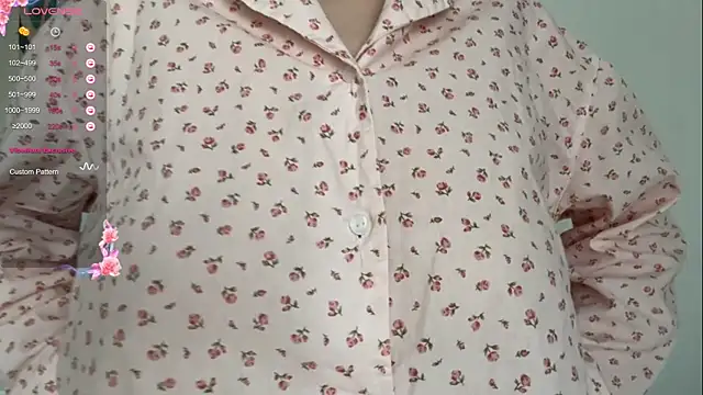 Snapshot of GilySuper chatting on 11.30.25 GilySuper online show from 11.30.25