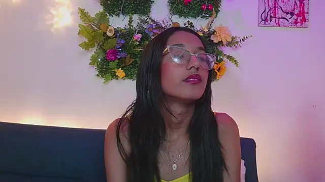 Snapshot of luna_valen chatting on 02.25.26 luna valen online show from 02.25.26