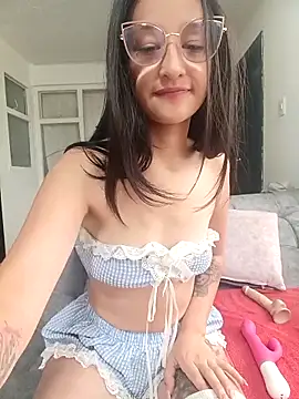 Snapshot of Ana_Monrrow2 chatting on 10.27.25 Ana Monrrow2 online show from 10.27.25