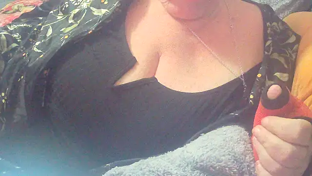 Playful MILF Demi online show from 10.22.25