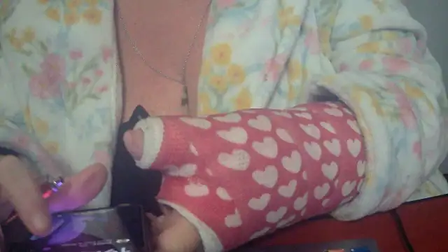 Playful MILF Demi online show from 11.10.25