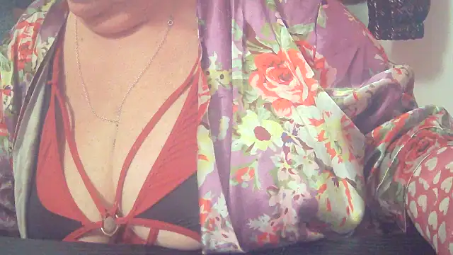 Playful MILF Demi online show from 11.17.25