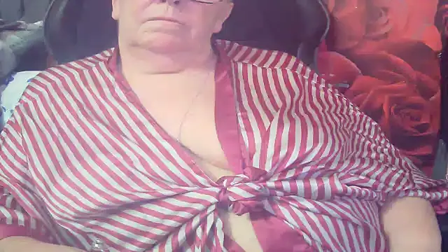 Playful MILF Demi online show from 02.25.26