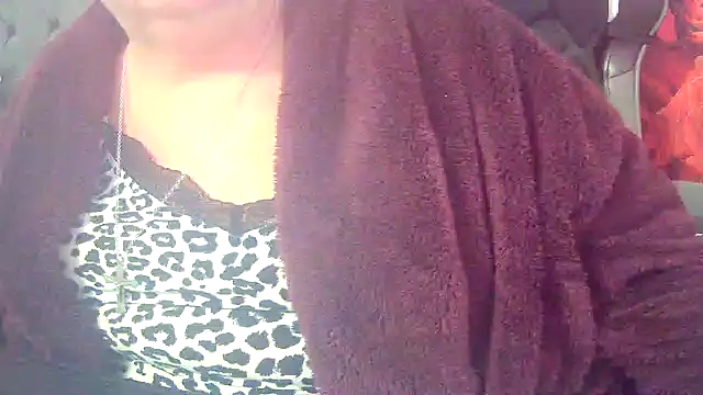 Playful MILF Demi online show from 03.17.26