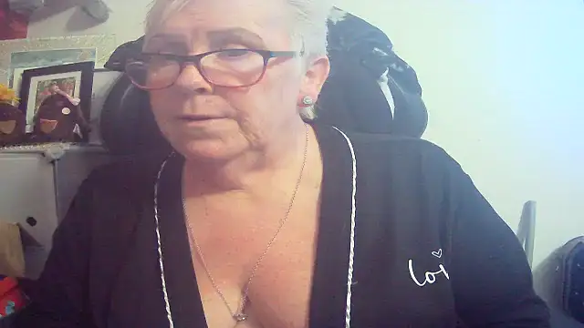 Playful MILF Demi online show from 04.11.26