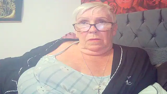 Playful MILF Demi online show from 05.29.26