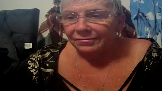 Playful MILF Demi online show from 06.25.26