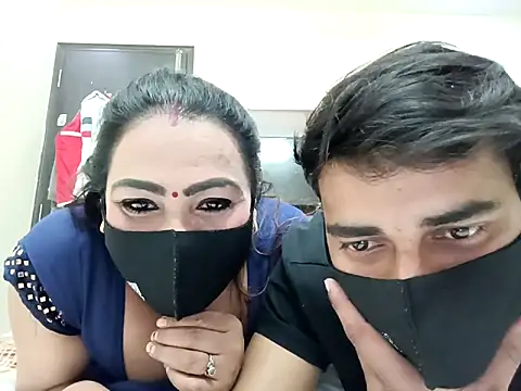 horny milf couple online show from 11.14.25