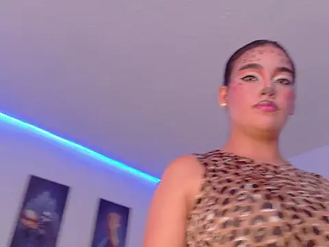 mia vaaper  online show from 10.09.25
