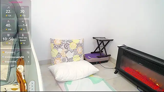 selinajuan online show from 12.04.25