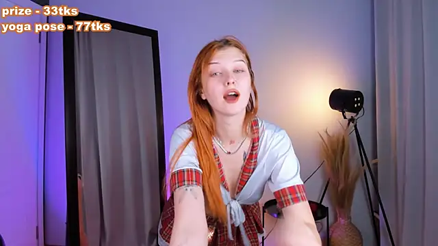 Snapshot of Oki_Mie chatting on 11.28.25 Oki Mie online show from 11.28.25