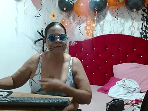 DannaLanegra2 online show from 10.22.25