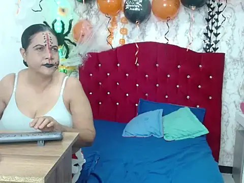 DannaLanegra2 online show from 10.28.25