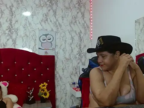 DannaLanegra2 online show from 11.25.25