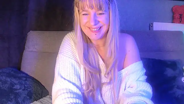 Delichieuse5 online show from 02.19.25