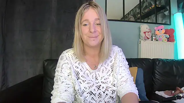 Delichieuse5 online show from 09.18.25